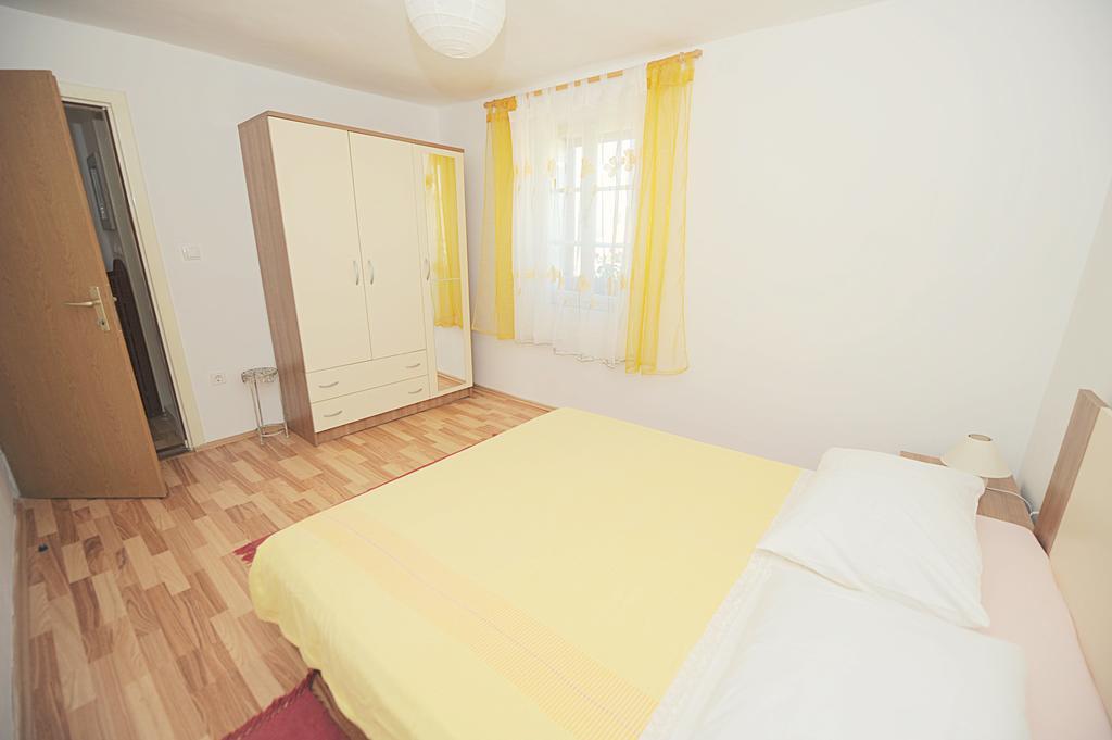 Apartment Karla Jadrtovac Rum bild