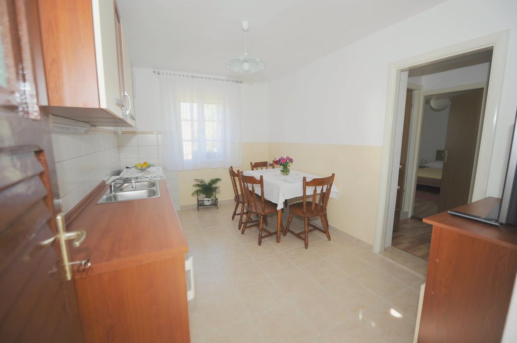 Apartment Karla Jadrtovac Rum bild