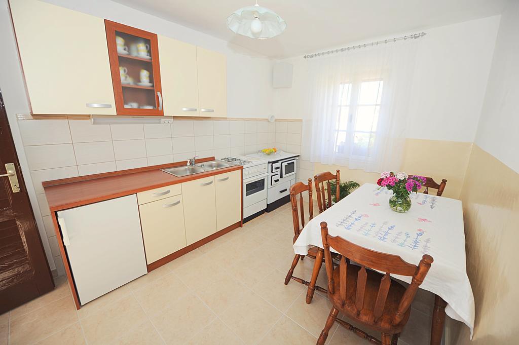 Apartment Karla Jadrtovac Rum bild